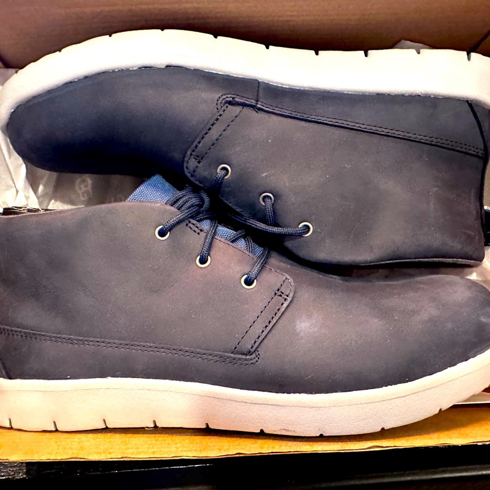 NWT UGG Navy Canoe WP Boot Kids 6, Waterproof